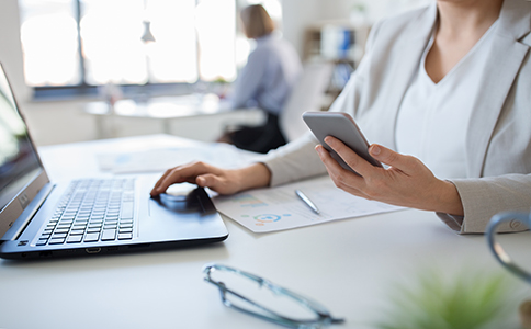 若公司注冊(cè)尋求代理服務(wù)，那么還需支付千元左右的代理服務(wù)費(fèi)用